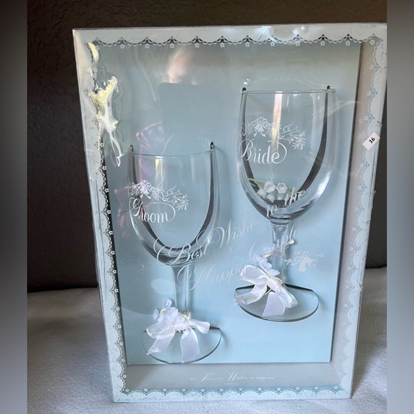 Bride and Groom Wedding Wine Glass Set - Picture 1 of 6